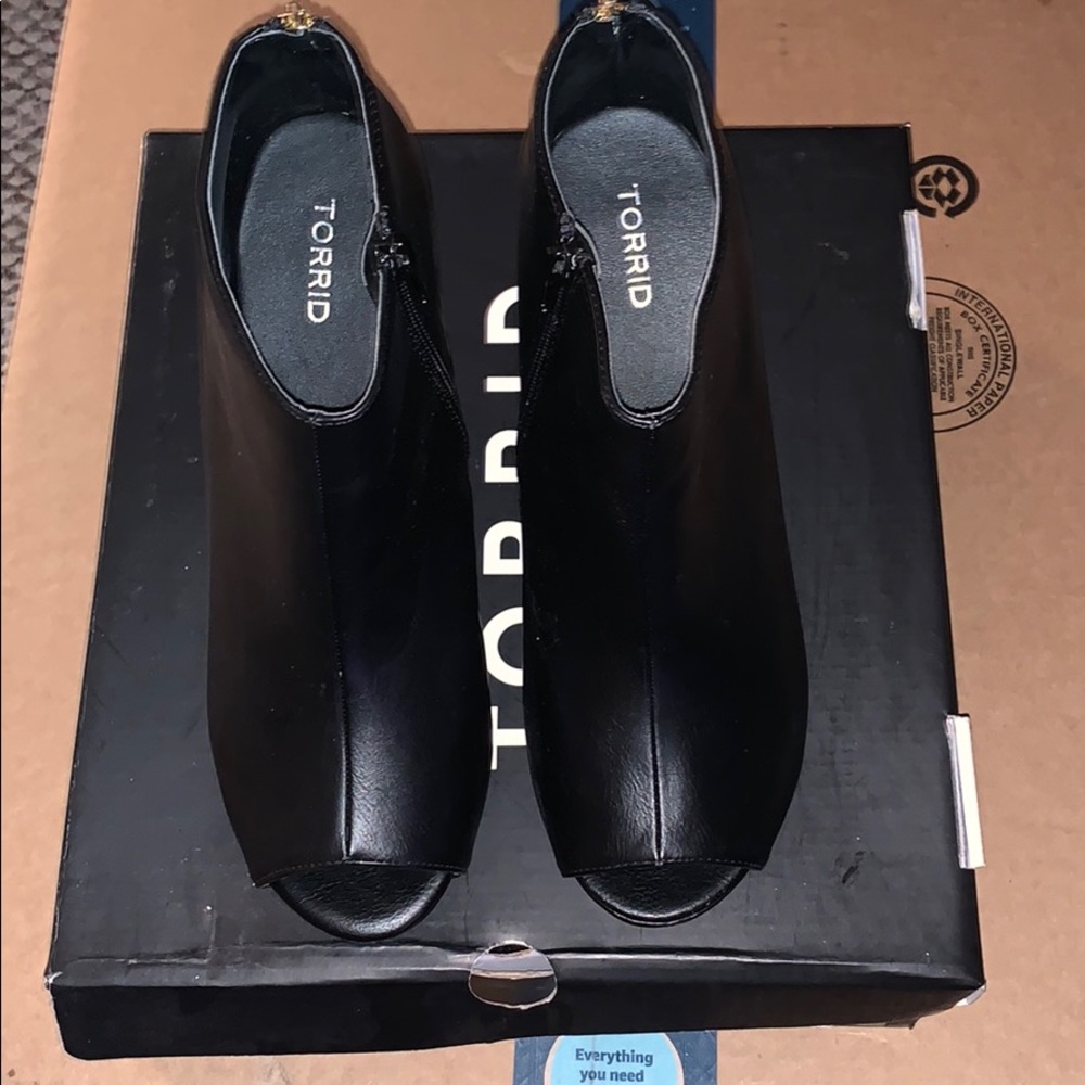 Black Wedge Zipper Peep Toe